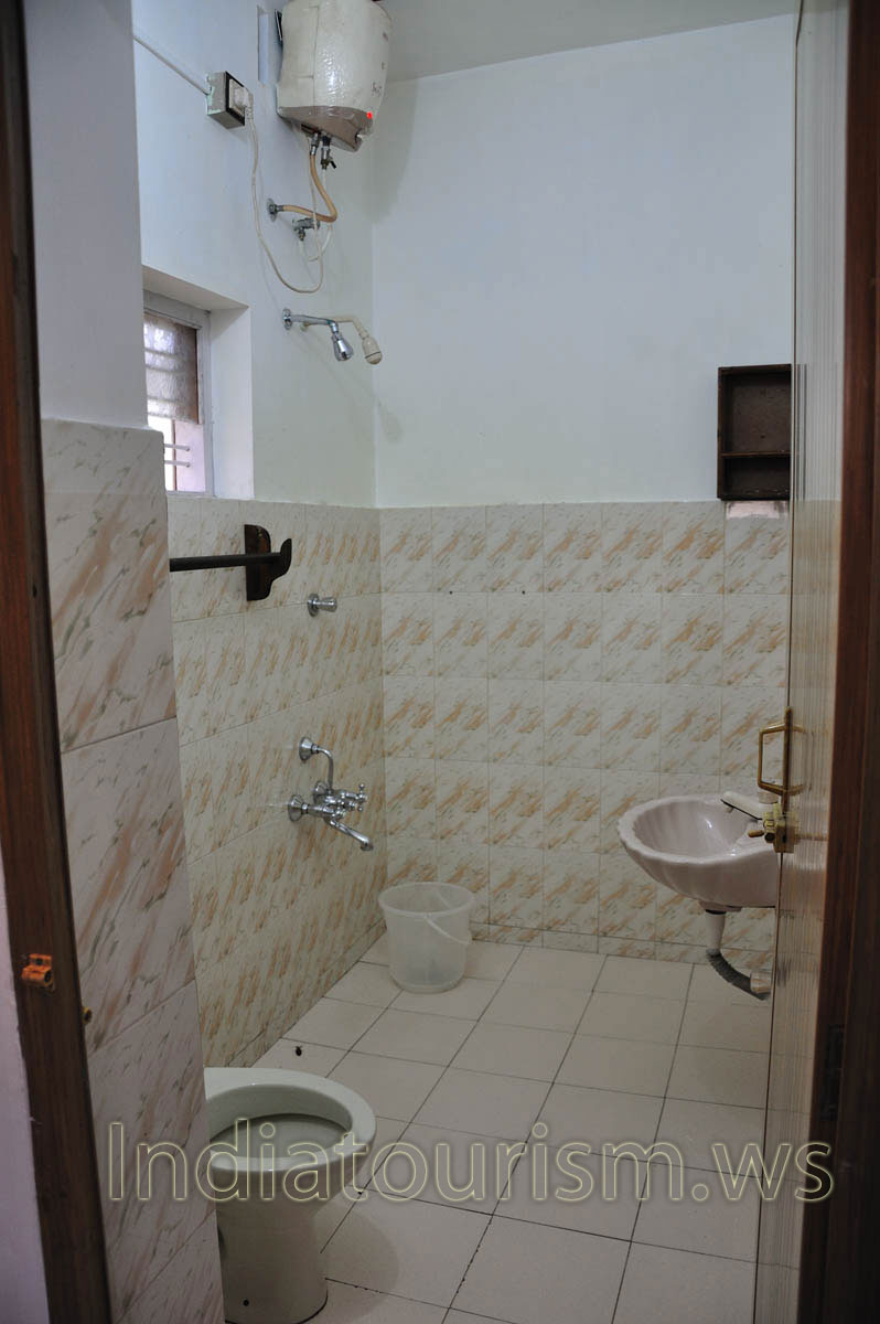 shower in gardenview room