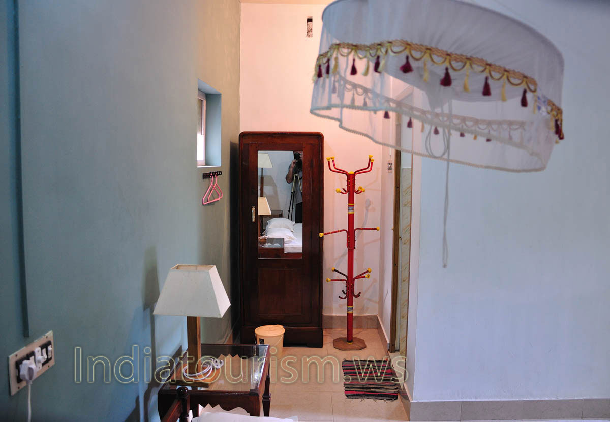 small room before the shower