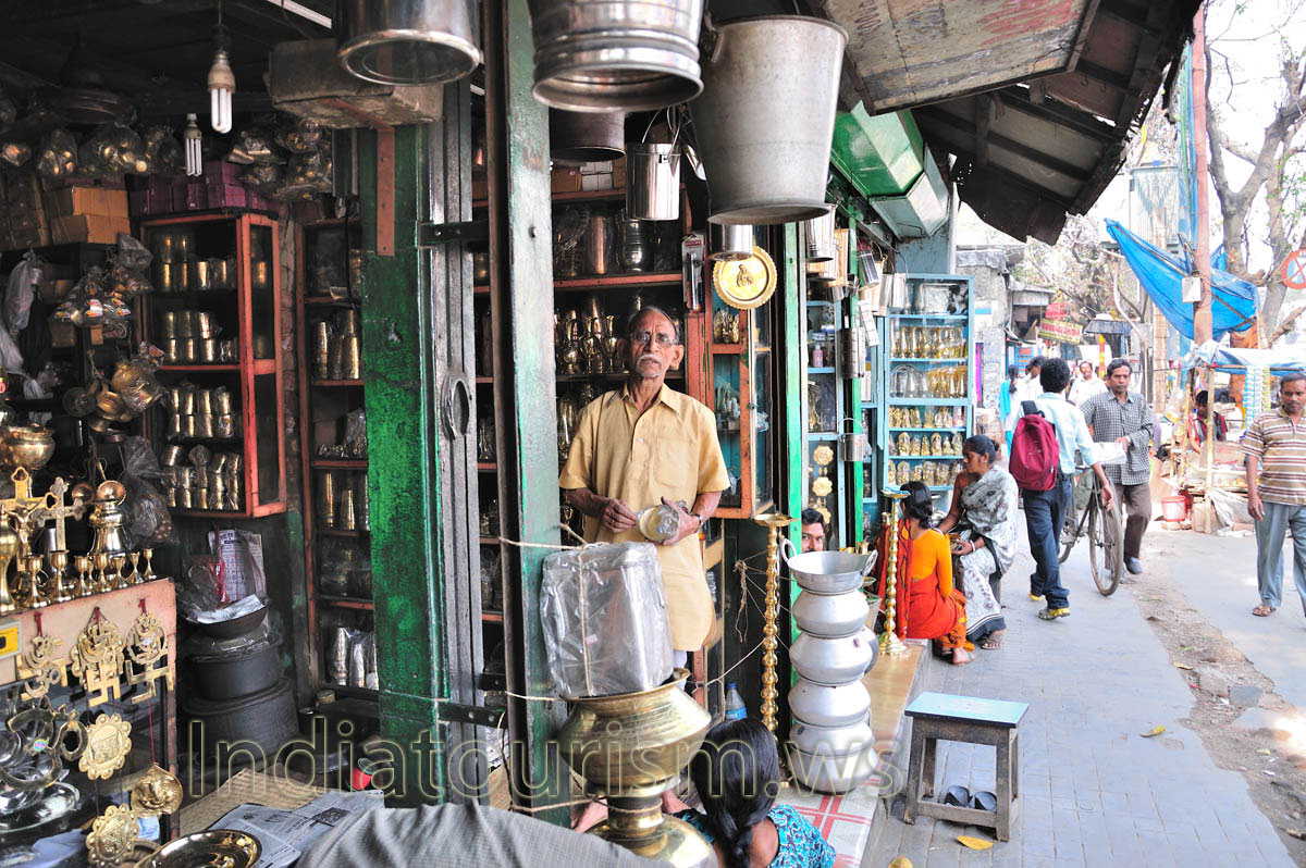 The vendor of souvenirs
