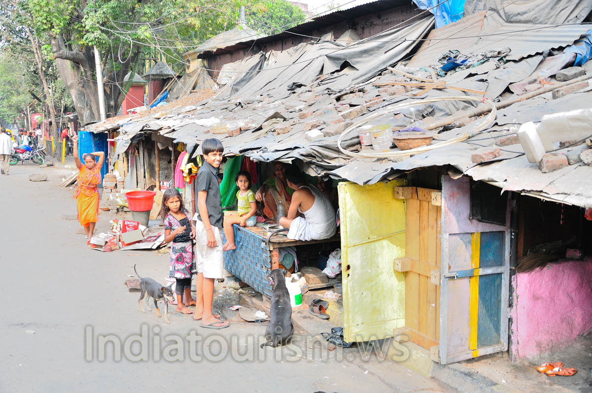 There are poor people at the street