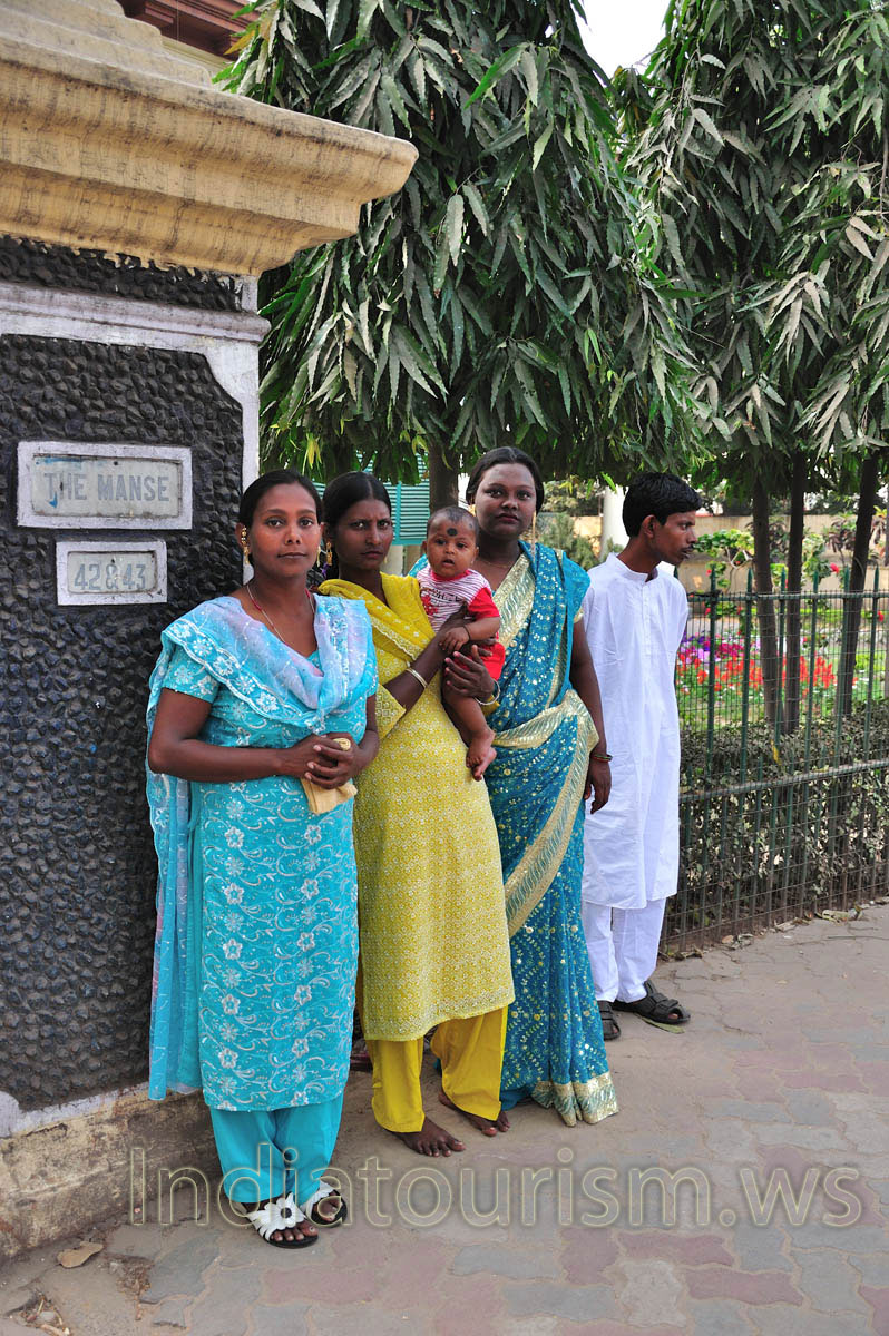 Parishioners from the other church are near the entrance to a Circular Road Baptist Chapel