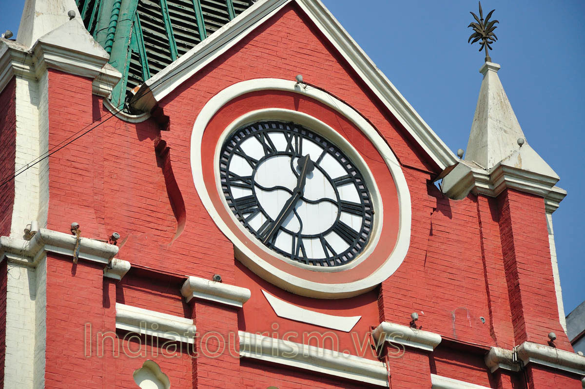 The tower clock of the New market