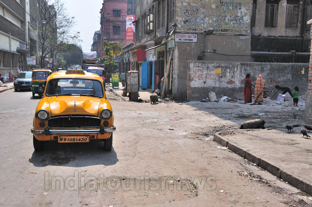 On the street, the smell of smoke is very strong