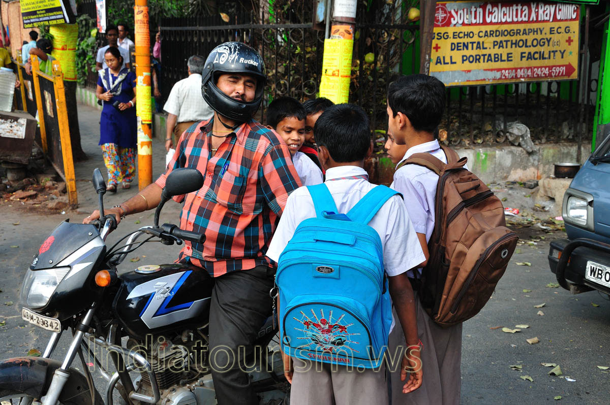 This is the way to South Calcutta X-Ray Clinic