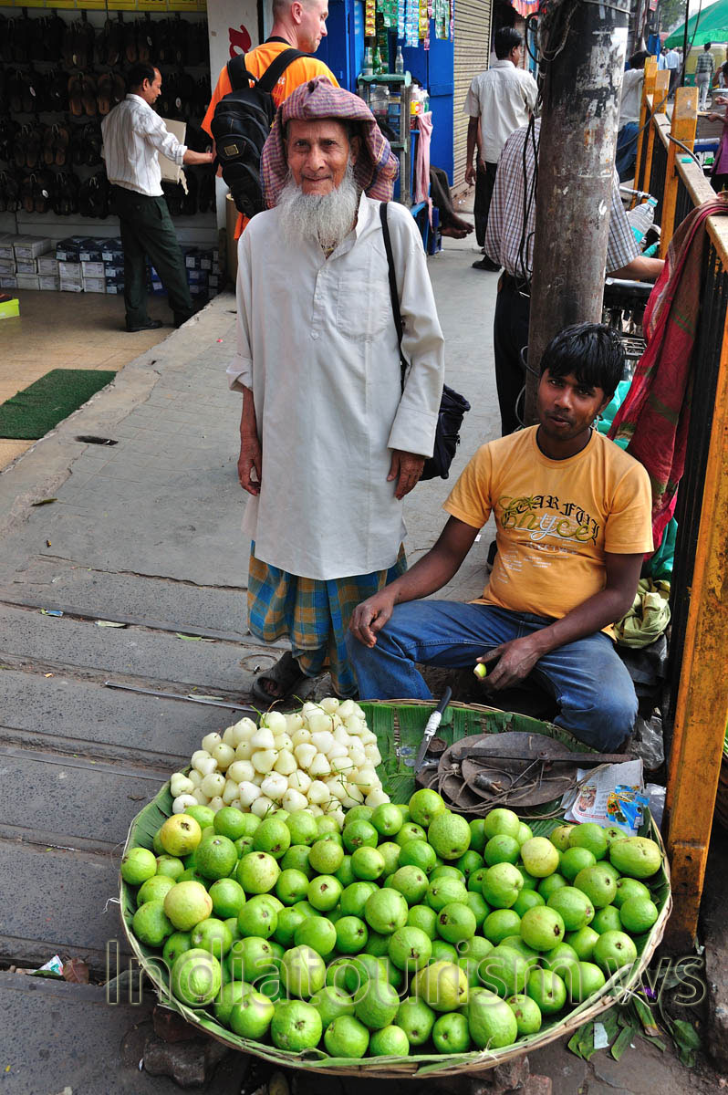 Here are the elderly man and the seller of the vegetables