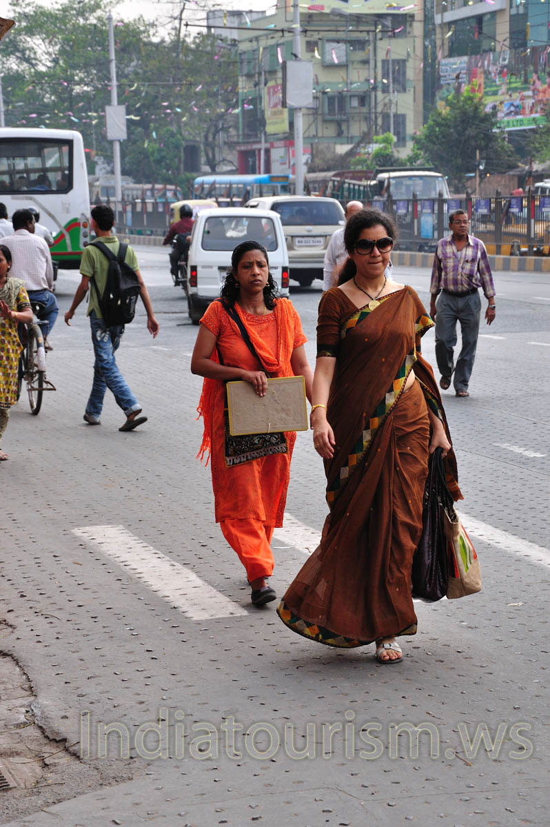 Here are the middle-aged Kolkata women