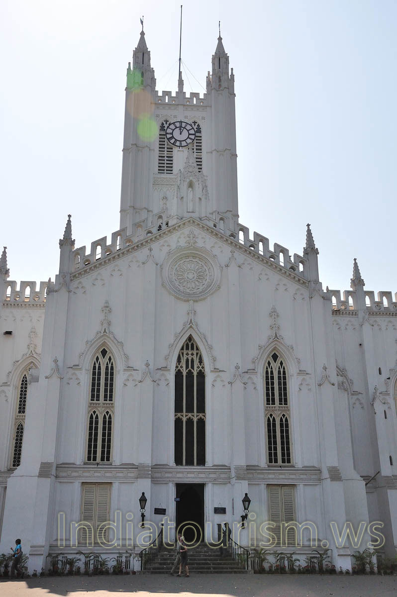 entrance to St. Paul's Cathedral