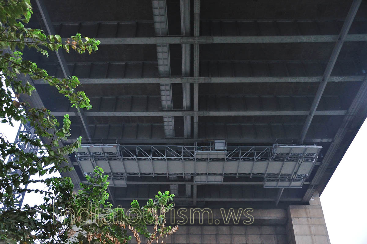 Here is detailed picture of the bridge in the lower part