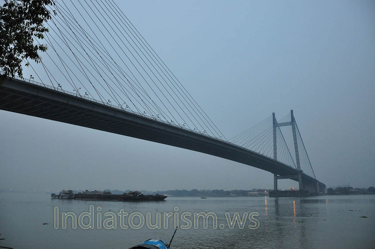 Second Hooghly Bridge in the evening