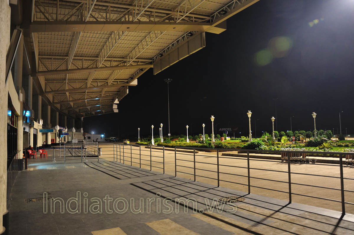 we have arrived to Madurai domestic airport at 2:00 am (in the middle of the night)