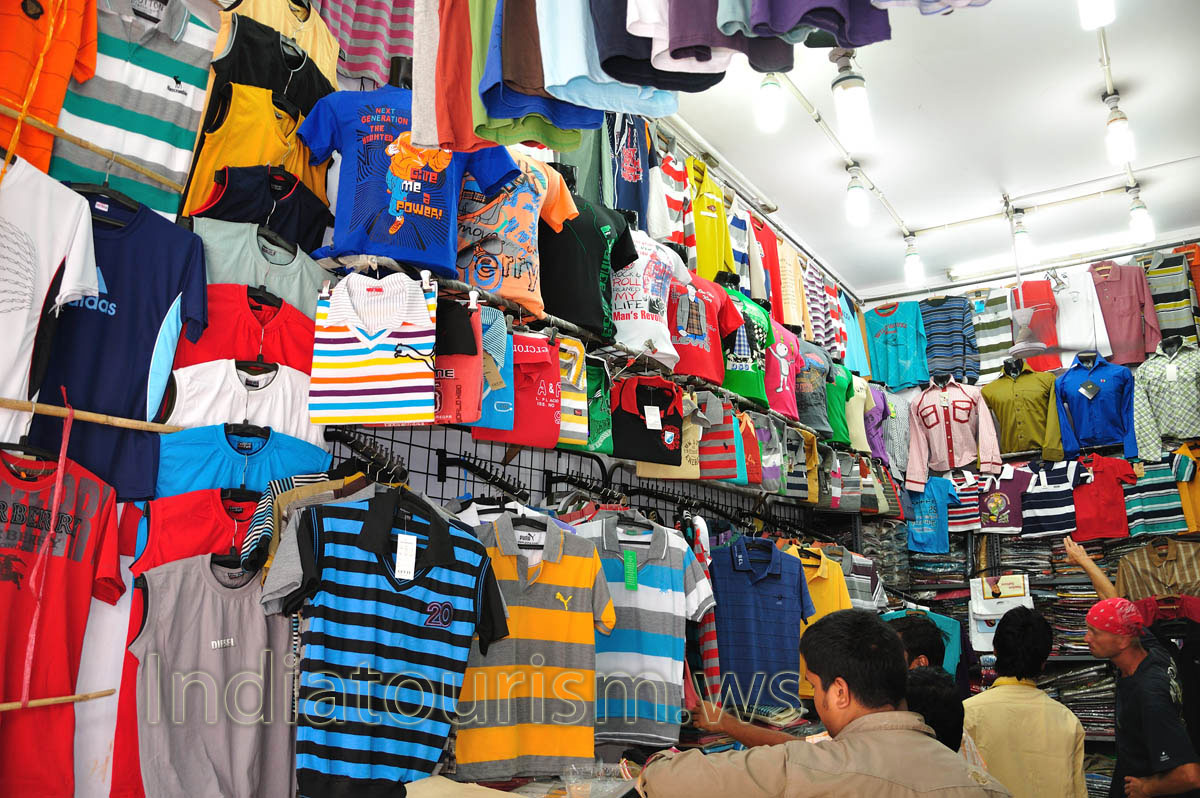 Main Bazaar in New Delhi suggests T-shirts