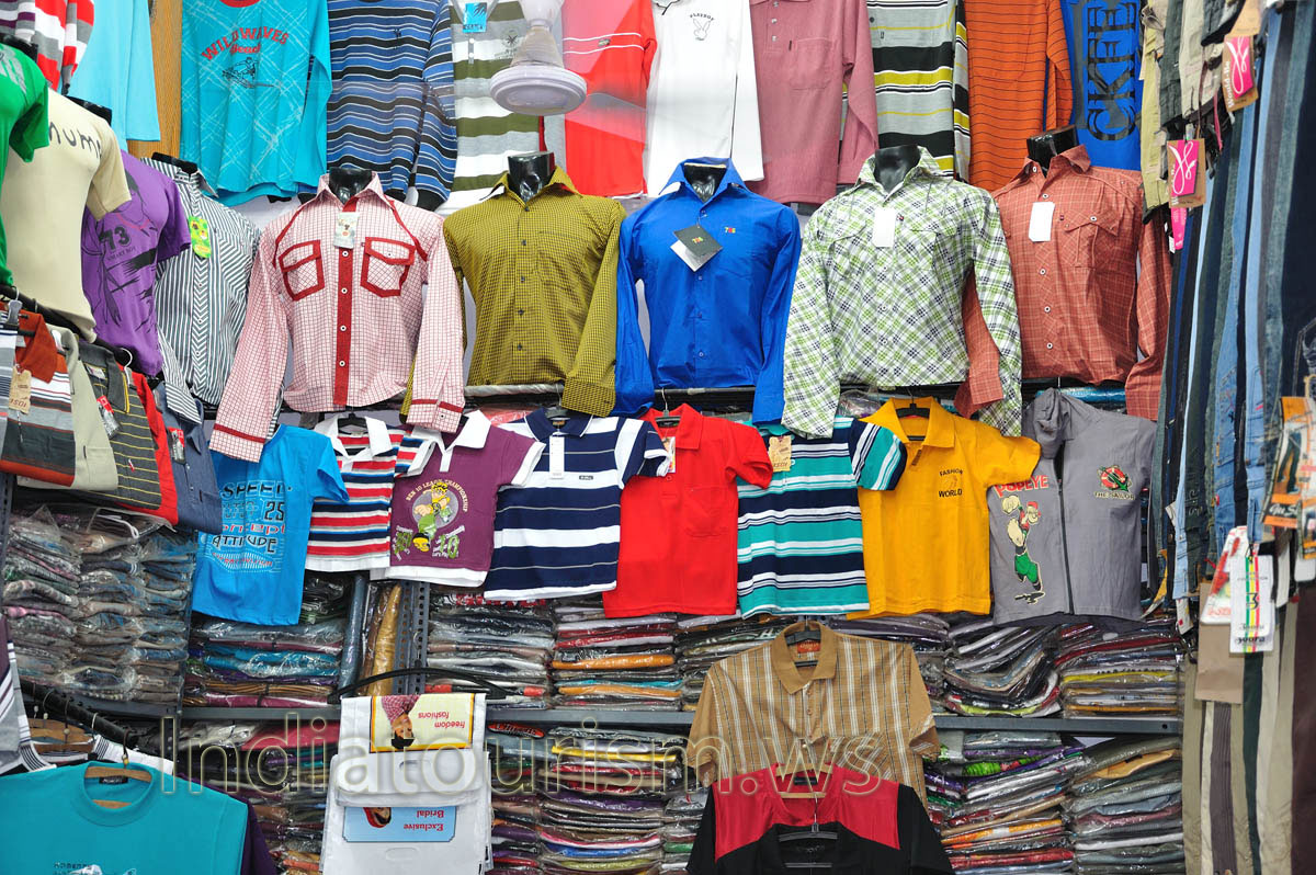 Main Bazaar in New Delhi suggests shirts