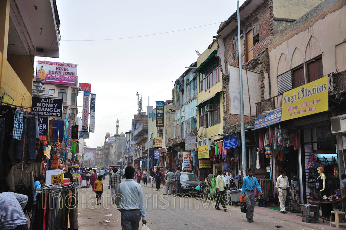 Main Bazaar in New Delhi: money changers and different shops