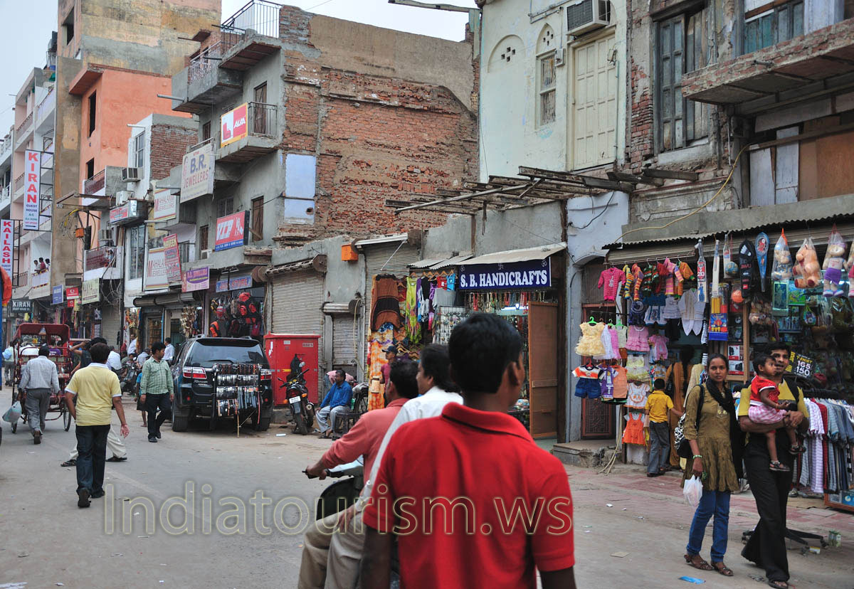 Main Bazaar in New Delhi: Kiran Guest House