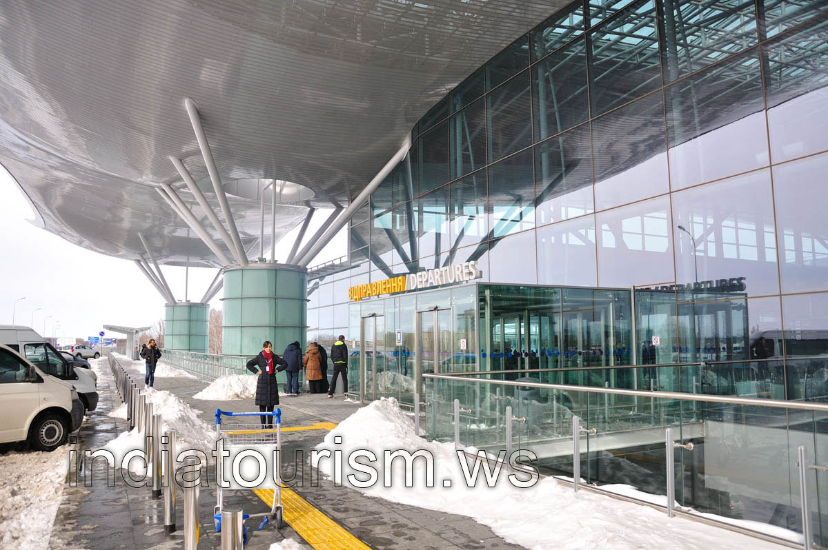 Kiev - Boryspil, the entrance to the terminal D
