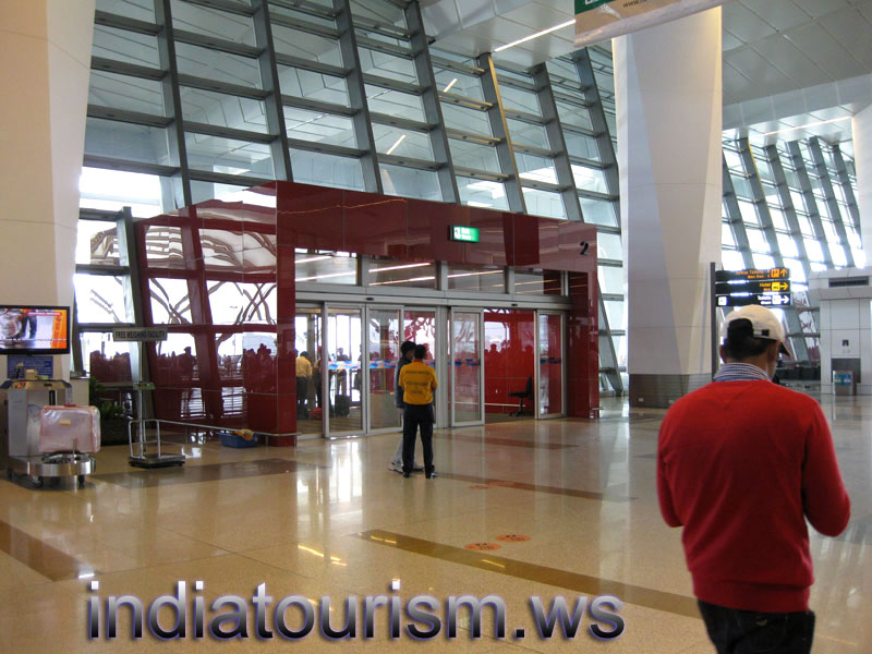 exit from the Domestic Departure to the city