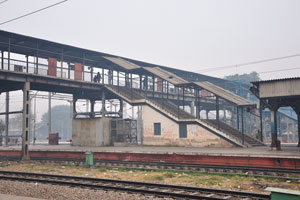 pedestrian bridge over the railway station