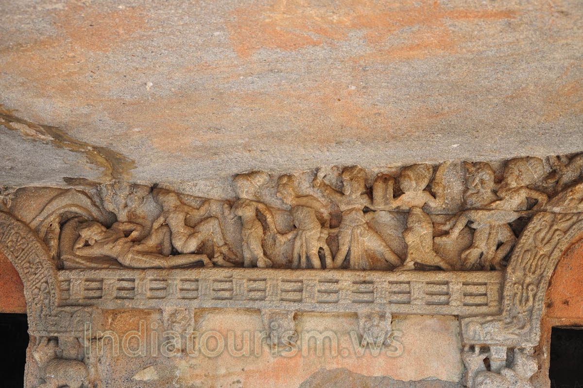 The ancient wall decorated by the small statues