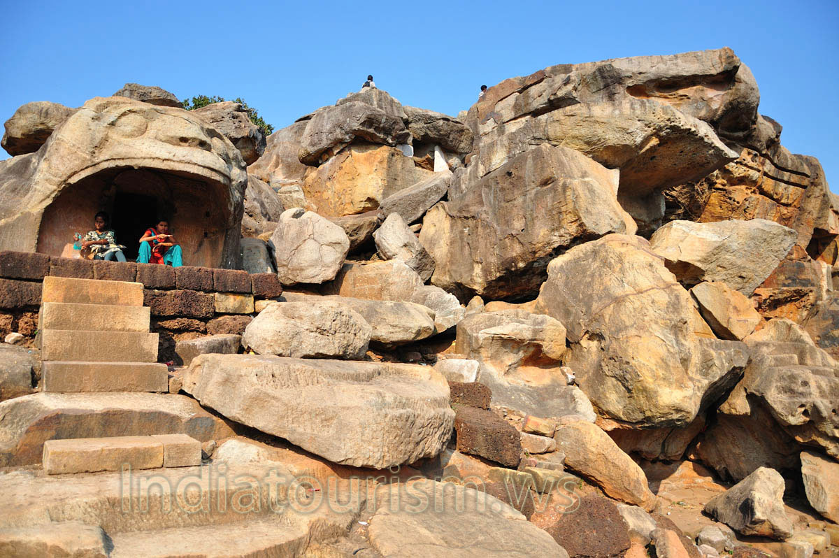 Girls are inside Vyaghra Gumpha cave