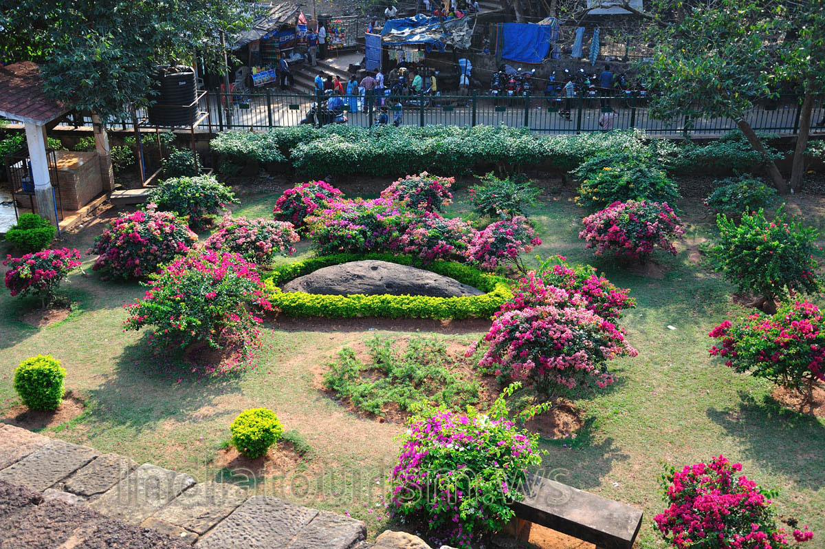 The road between Udayagiri and Khandagiri hills