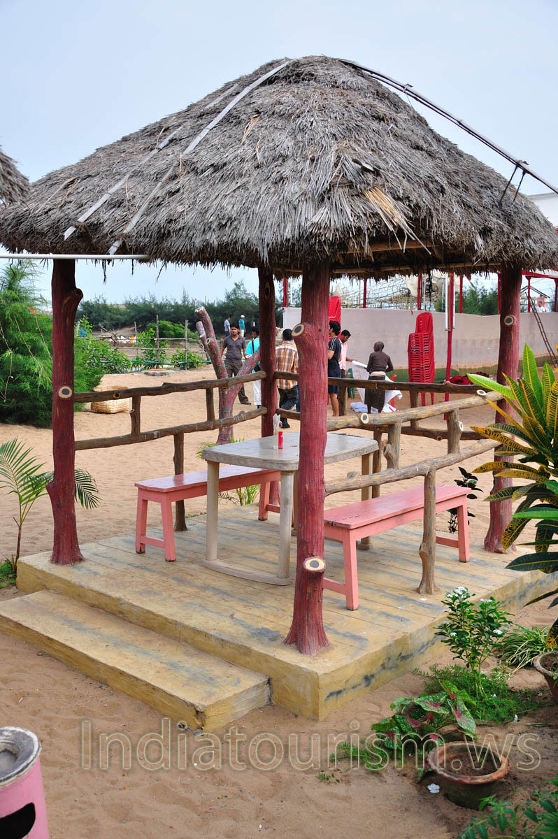 This is the summerhouse of the 'Pink House' restaurant