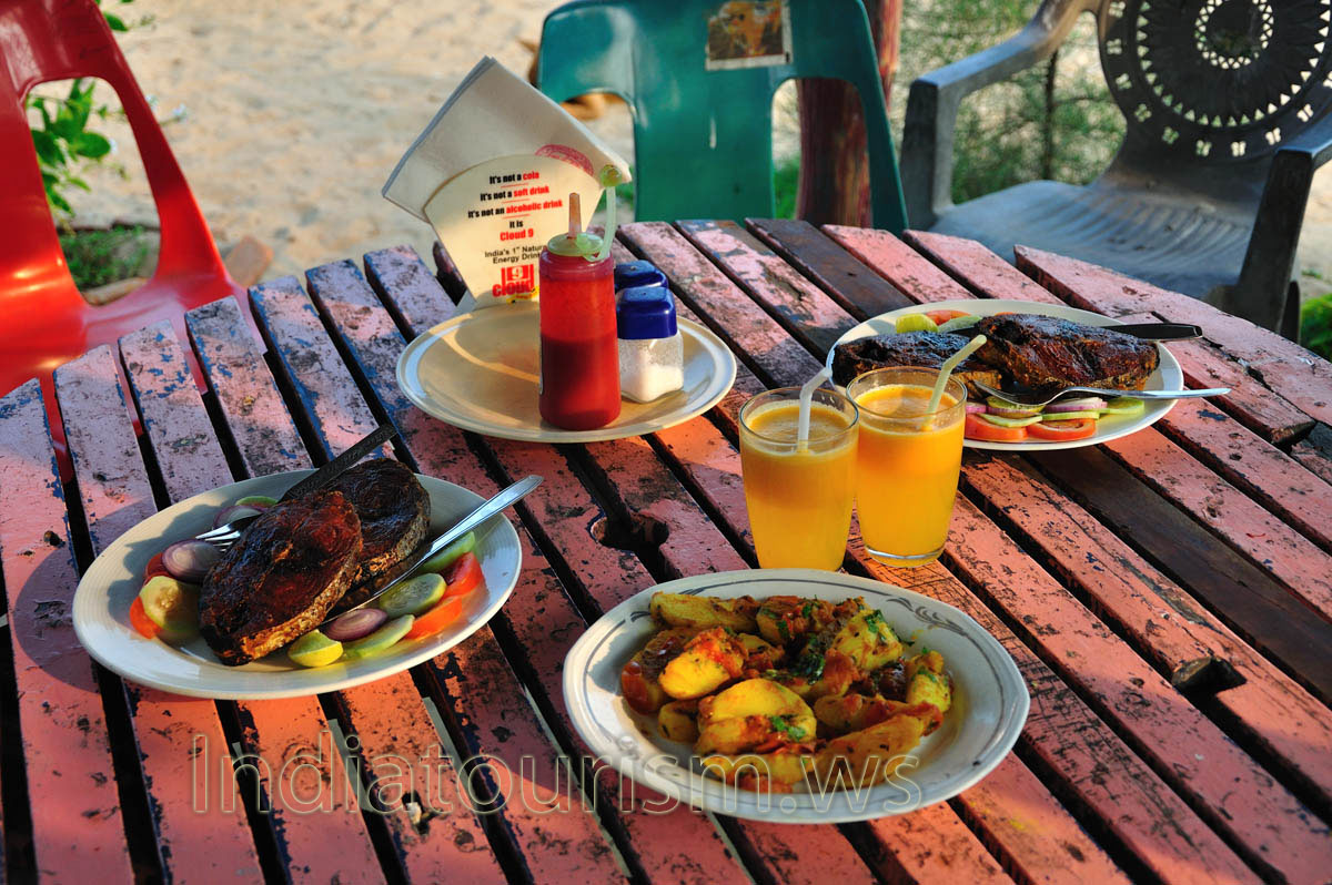 Here is the lunch with fish and potato in Pink House restaurant