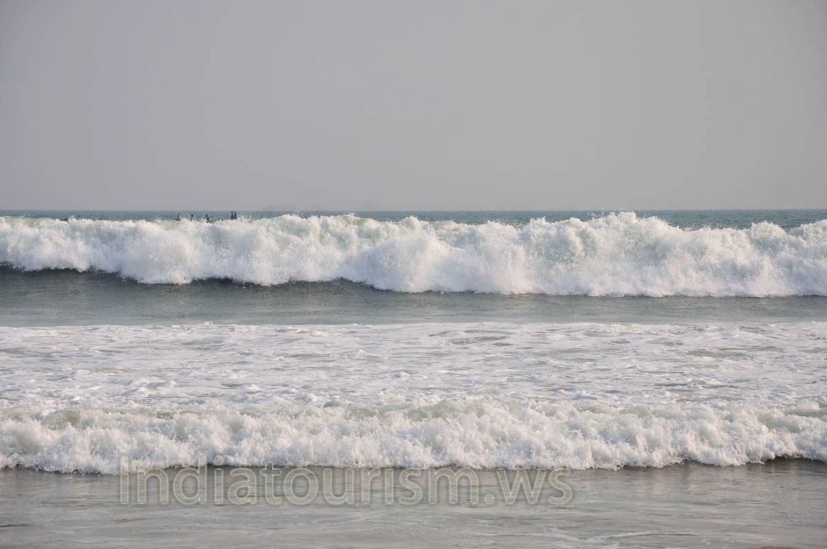 High waves near Puri