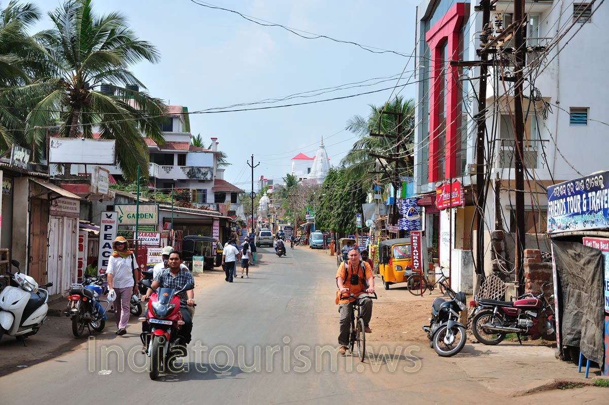 The center of Chakra Tirtha Road