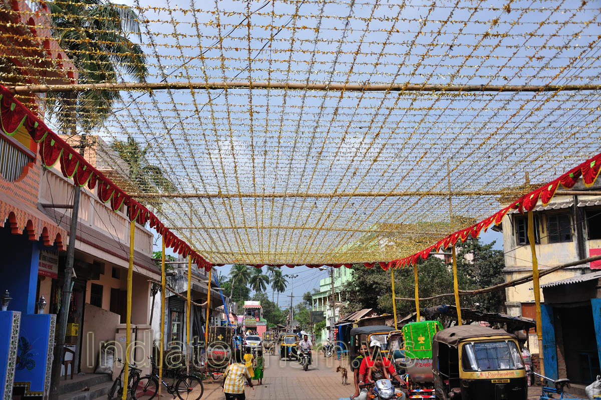 There are many street decorations in Puri
