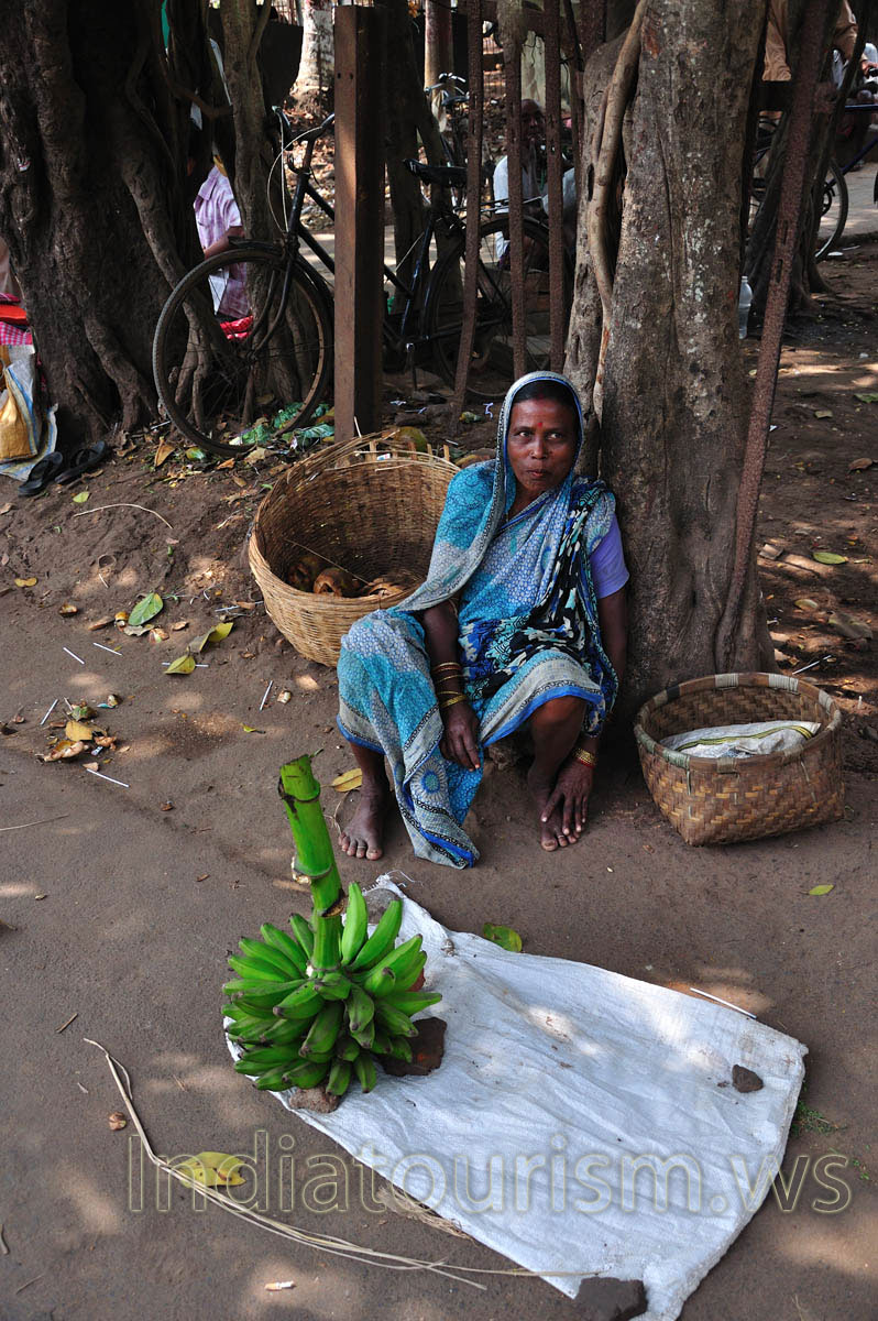 Sale of local green bananas