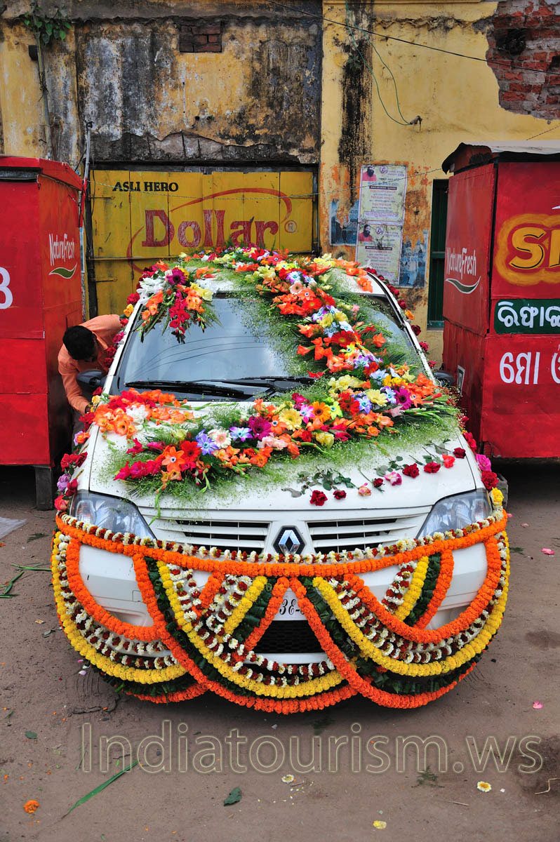 The wedding car is on the Bada Danda street