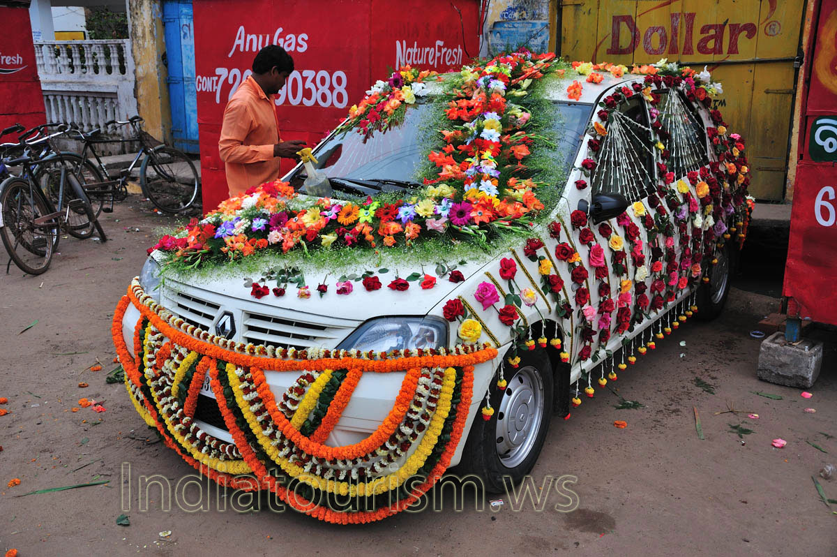 This wedding car is very nicely decorated