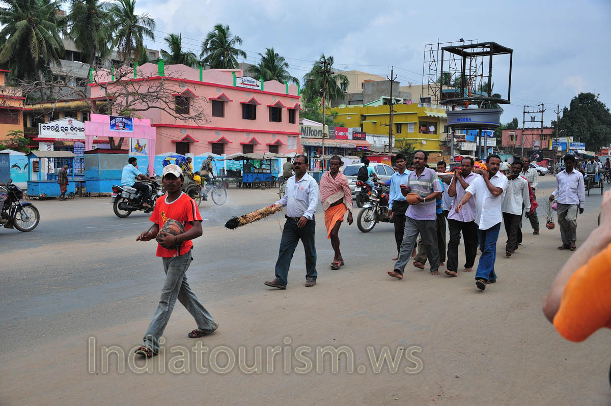 Funeral with the smoking torches on the Grand Avenue