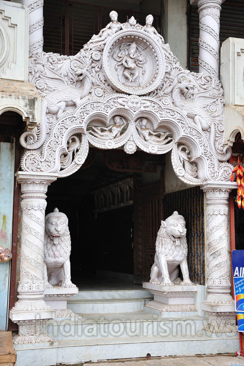 The white temple with white lions