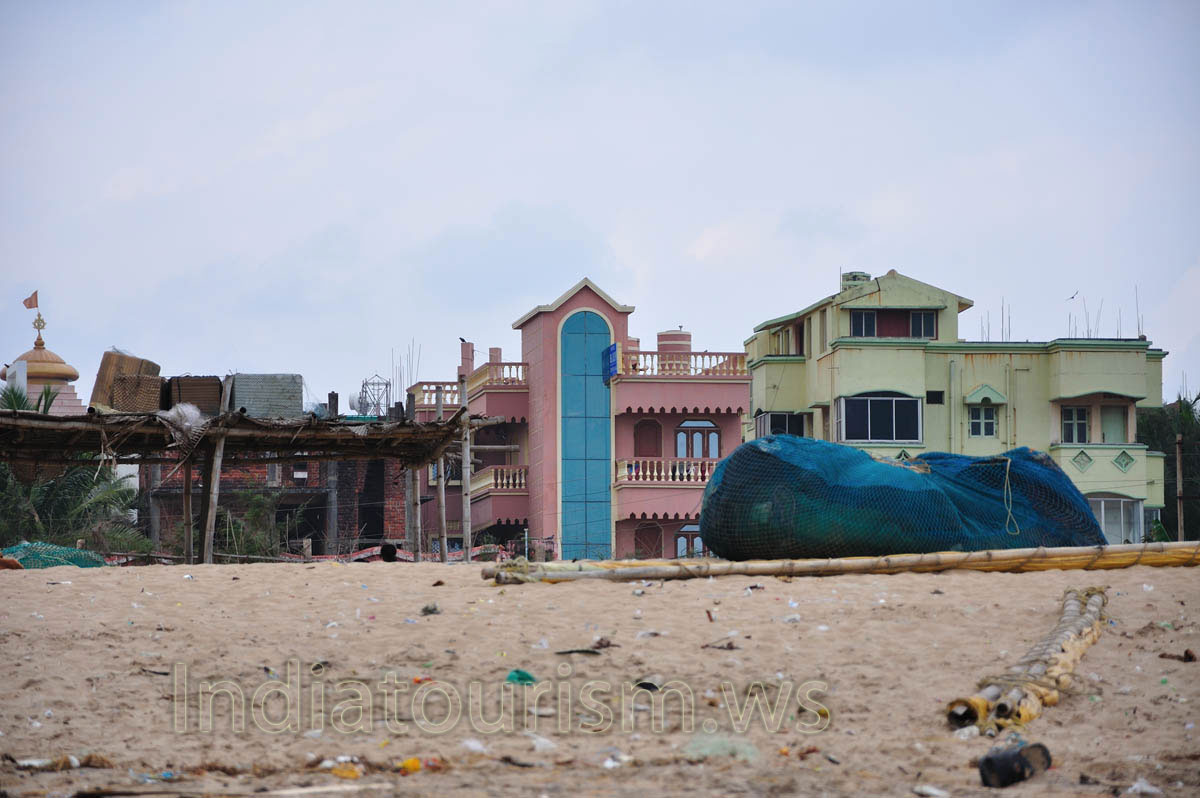 View of the hotel 'Sea Queen Inn' from the ocean coast