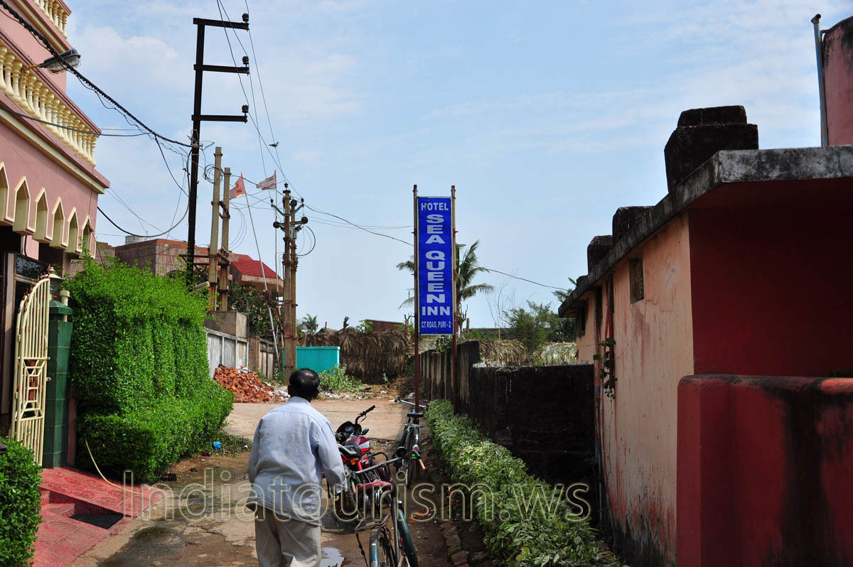The entrance to the Sea Queen Inn hotel