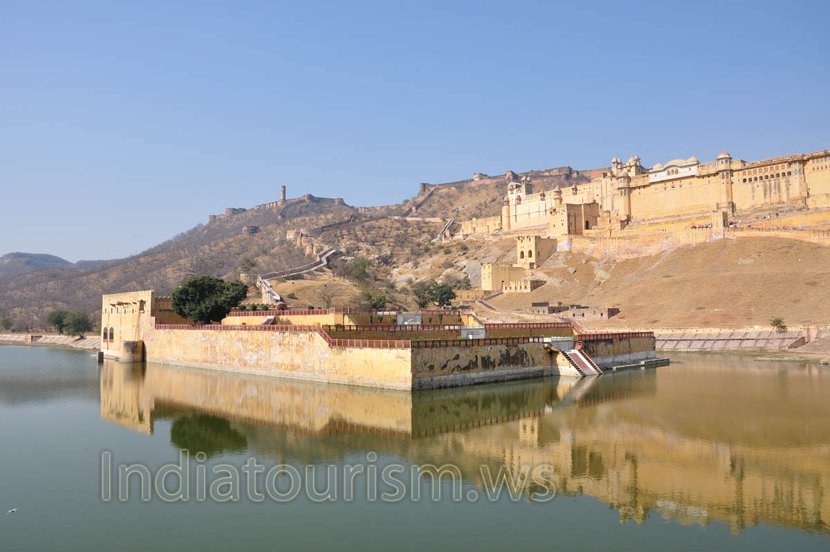 Mahota lake is located in forefront of Amber Fort