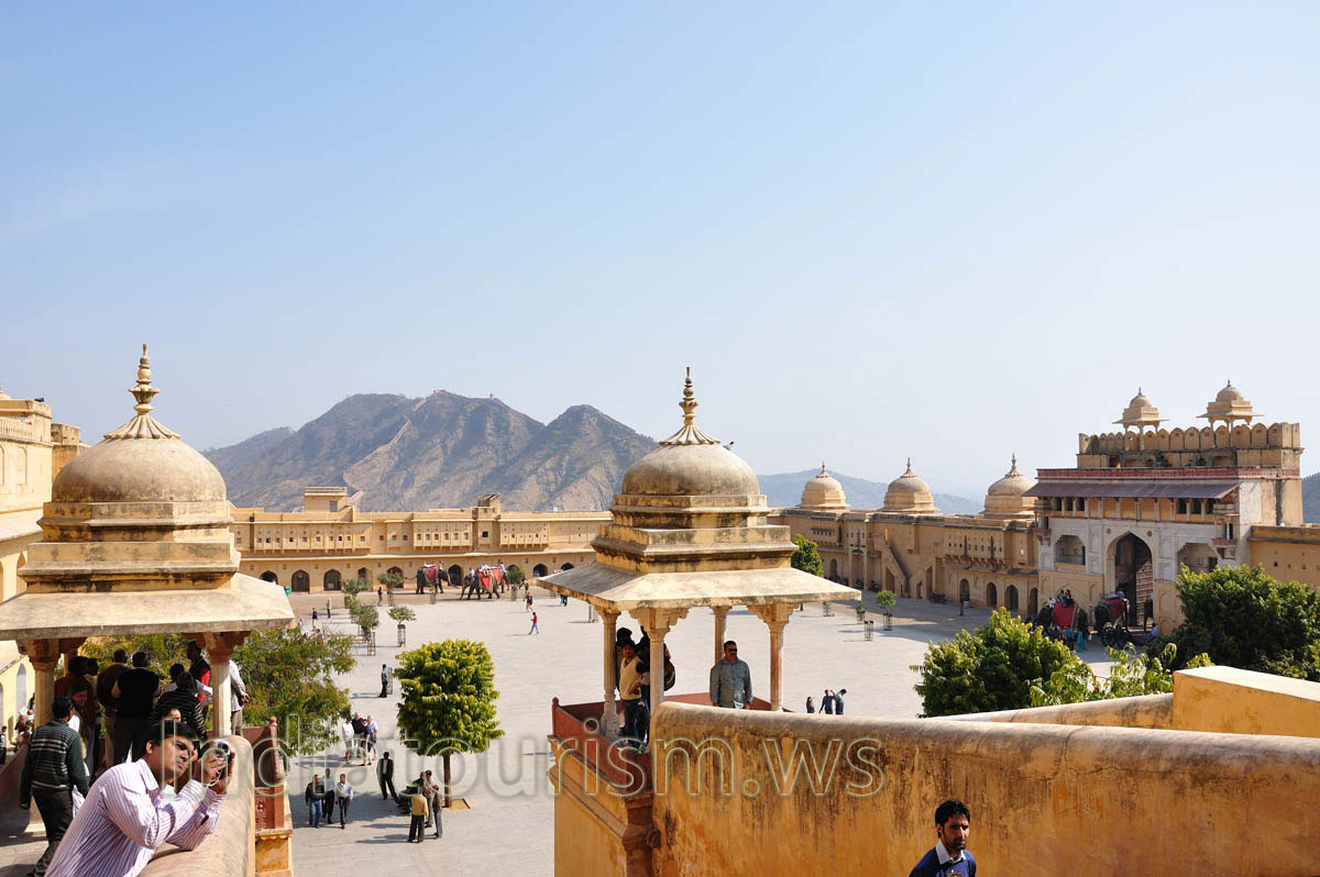 Entrance gate of the fort is on the right side, and it is called Suraj Pol, or the Sun Gate