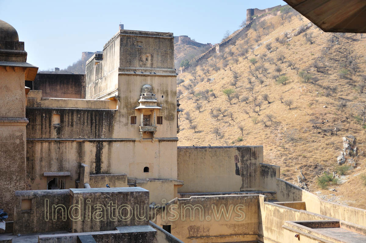 This hill is the foot of the Jaigarh Fort