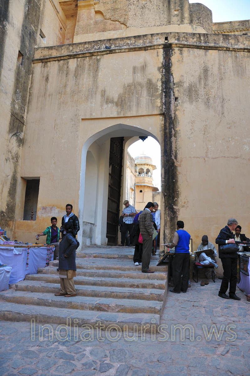 This path connects the Suraj Pol square with the main part of Amber Fort