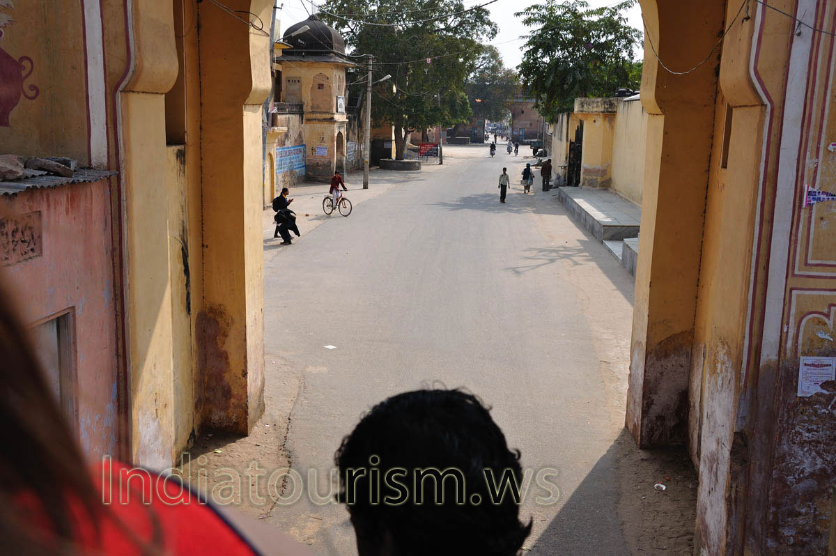 we are riding through the arch