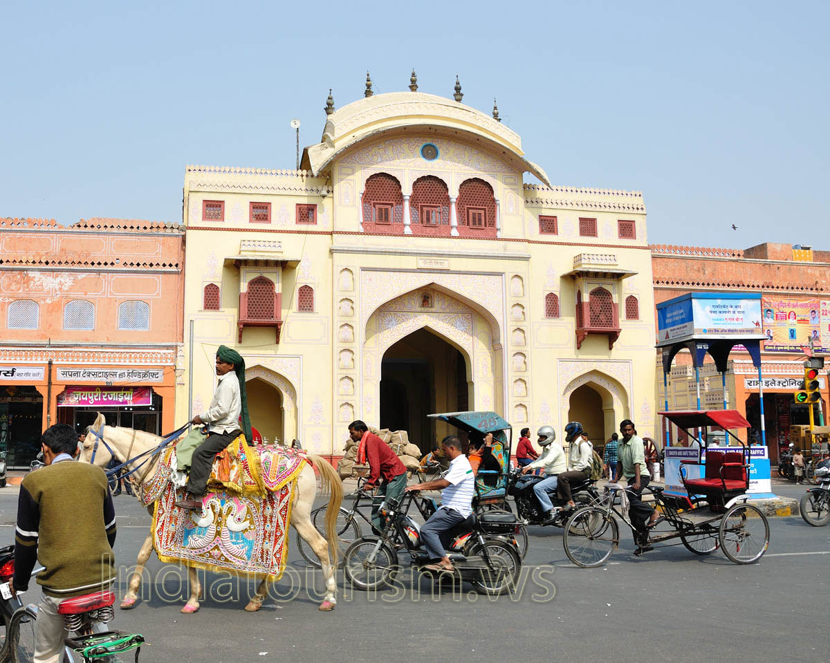 Caparisoned horse is near Tripolia Gate. Tripolia Gate leads to Jantar Mantar, but this gate is closed to the public.