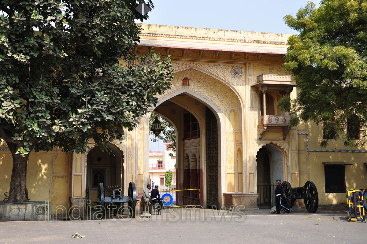 We go to Jantar Mantar along the ancient City Palace cannons