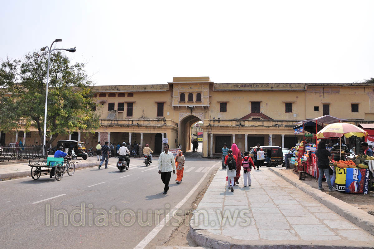 This arch is the way to Jantar Mantar from the north of the city This arch is the way to Jantar Mantar from the north of the city