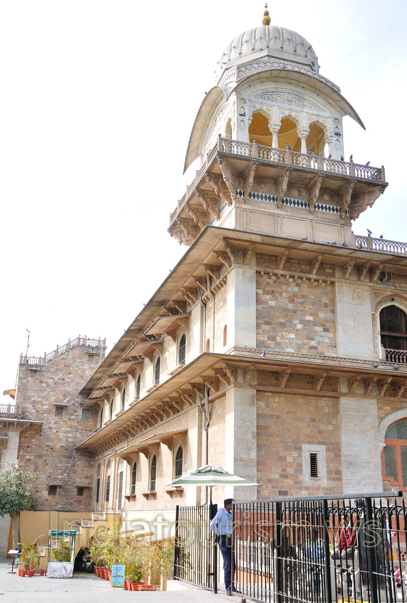 The entrance to Albert Hall Museum