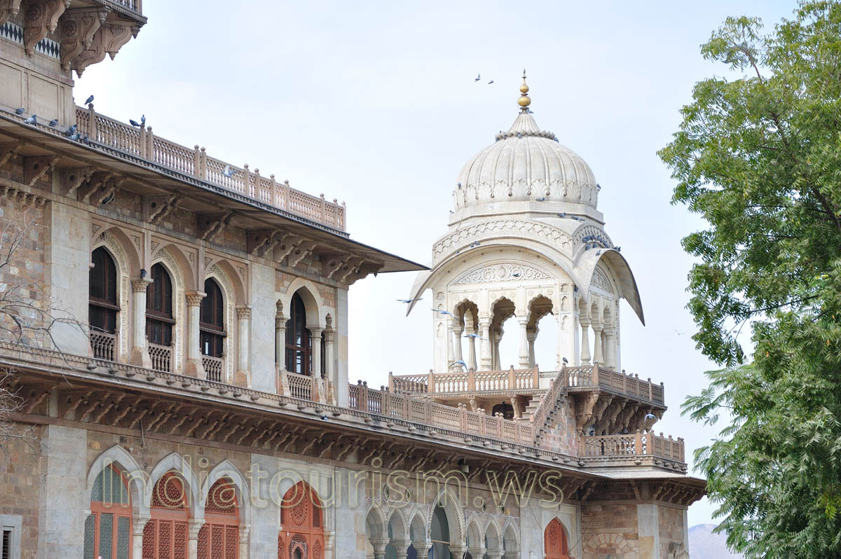 The building is a fine example of Indo-Saracenic architecture
