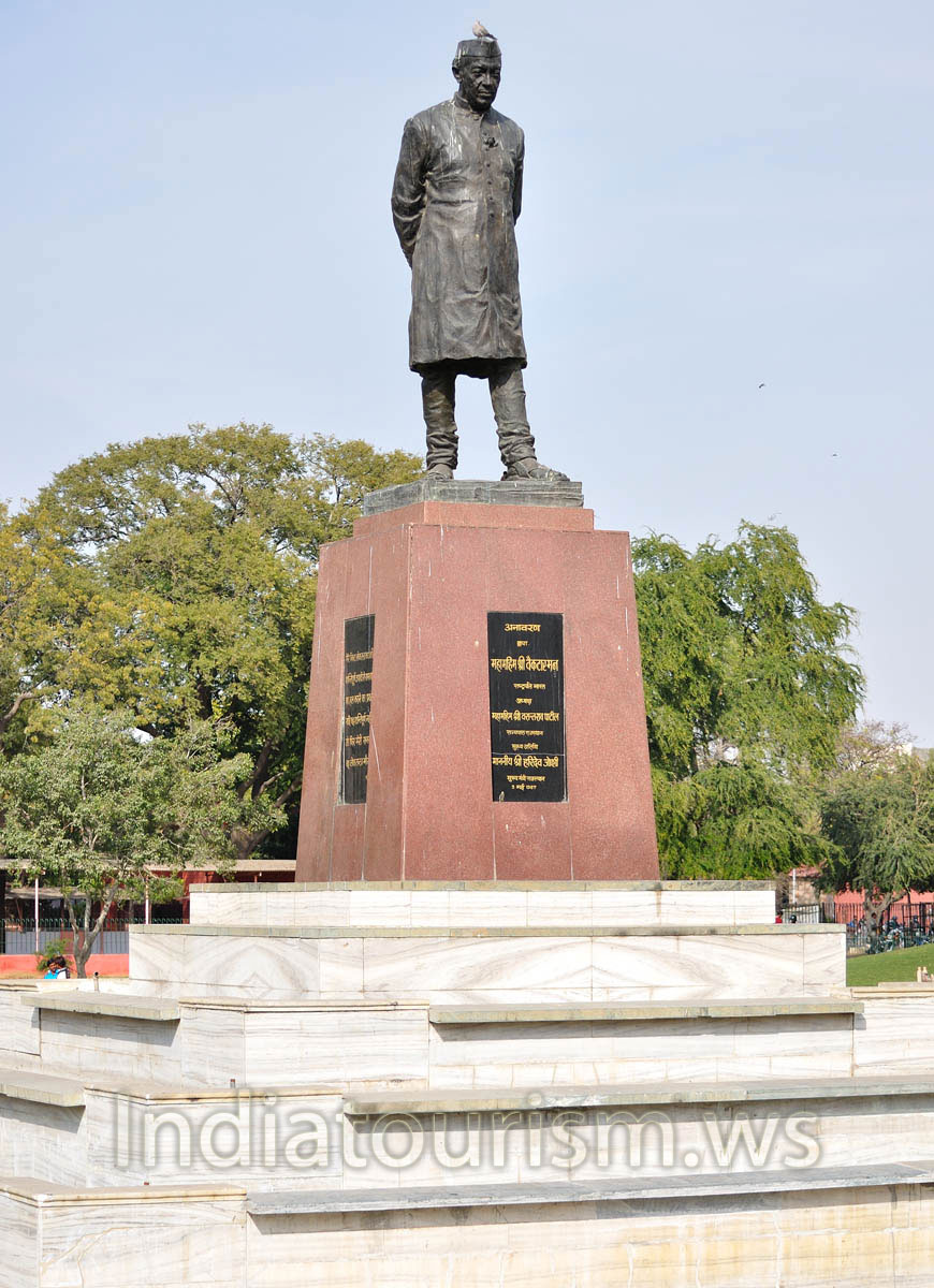 Jawaharlal Nehru statue