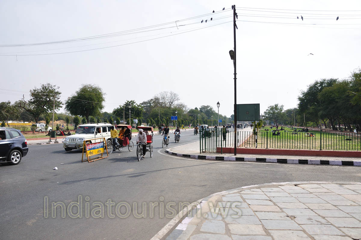 Jawaharlal Nehru Marg between M.I. road and Albert Hall Museum