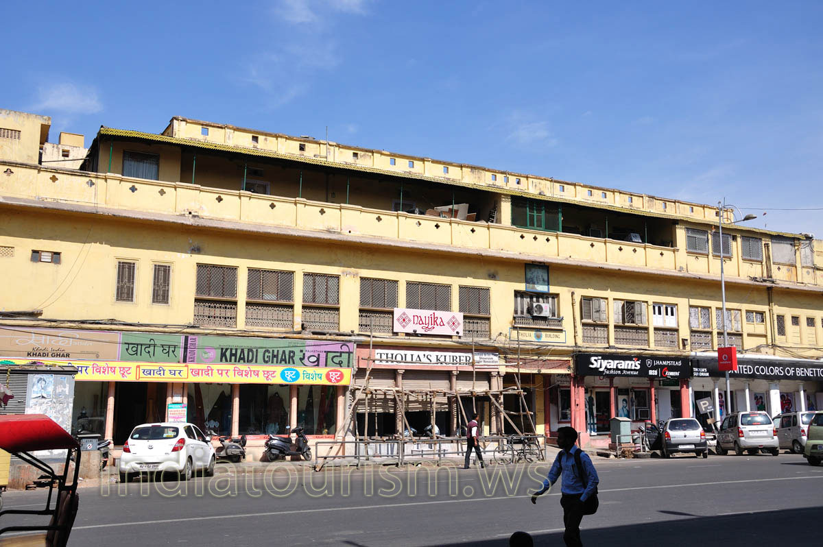 M.I. Road: Khadi Ghar; Tholia's Kuber; Siyaram's Fashion Avenue