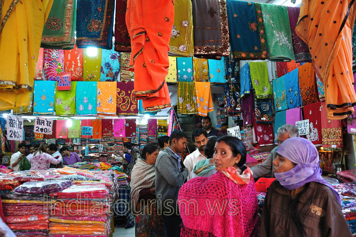 Saree at cheap prices on the Chandpole Bazar